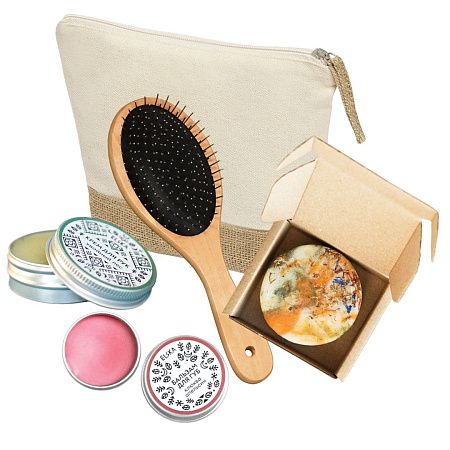 Подарочный набор "Естественная красота": косметичка, мыло, крем-масло, бальзам для губ
