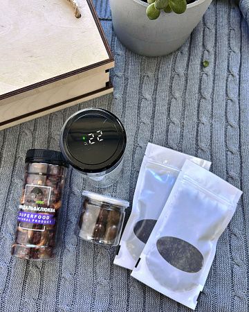 Подарочный набор «На шаг впереди»: термос, сухофрукты, вишня, сбор с ройбушем и ромашкой, чай