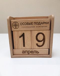 Вечный деревянный календарь с гравировкой