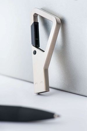 Флешка ZEVS Черная 4045.08.8ГБ