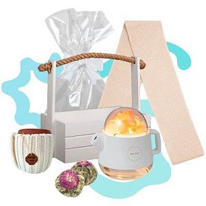 Подарочный набор «Снежная сказка»: увлажнитель, кружка, шарф, чай, лента, ящик