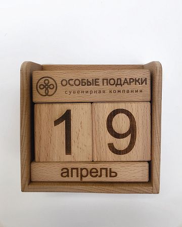 Вечный деревянный календарь с гравировкой