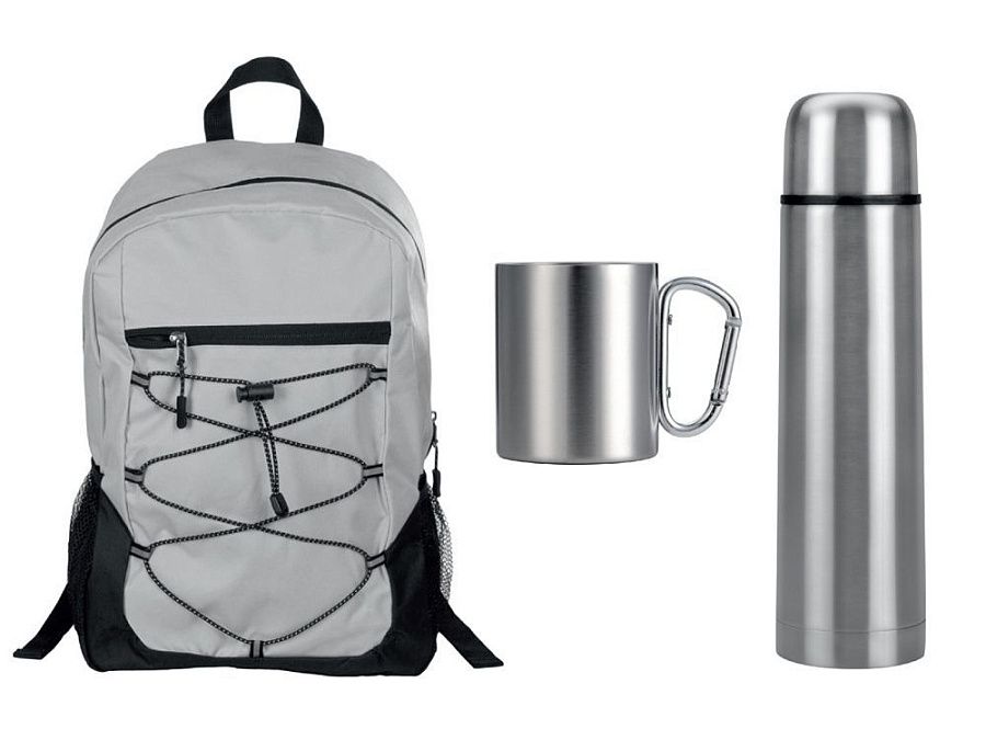Набор туриста с термосом и кружкой в рюкзаке