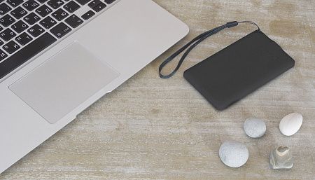 Зарядное устройство "Камень" с покрытием soft grip, 4000 mAh в подарочной коробке, черный #