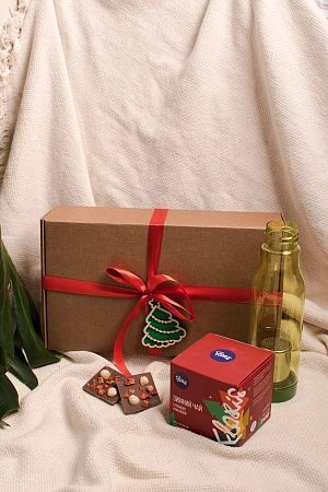 Набор «Зимняя прогулка»: бутылка с заварником, чай, шоколад, елочная игрушка