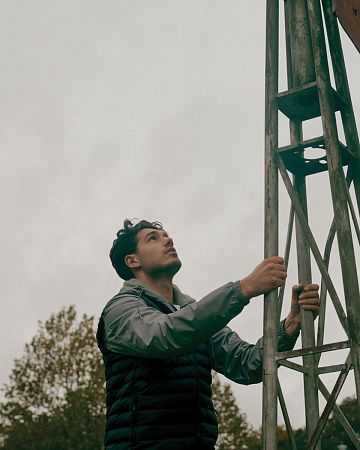 Ветровка Iqoniq Logan из переработанного полиэстера AWARE™, унисекс, 70 г/м²