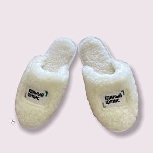 Тапочки из натурального меха, с вышитым логотипом